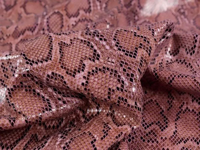 چرم پوست ماری نمونه ای از چرم پشت نمدی