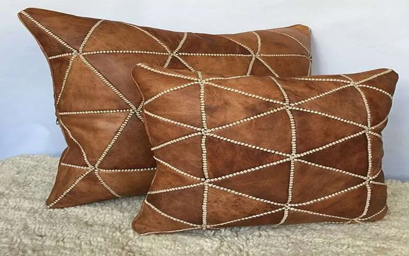 بالش ساخته شده با چرم مصنوعی